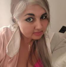 Revelamos nuestro secreto! Logren el delineado perfecto con nuestro  increíble Delineador KOHL, que por un lado tiene lápiz delineador y el por  otro un magnífico difuminador. ¿Listas para probarlo?