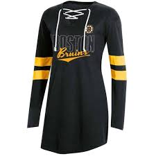 This fresh shirt features printed boston bruins graphics that'll make you stand out amongst the crowd. Nhl Boston Bruins Women S Laceup T Shirt S Target