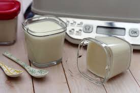 Beurrer un moule rond.verser le yaourt dans un saladier et ajouter dans l'ordre en mélangeant bien avec une cuillère en bois : Yaourt Facon La Laitiere A La Multi Delices Amandine Cooking
