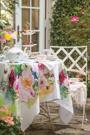 Romantischer Sitzplatz Im Garten Backyard Seating Decor Floral Tablecloth