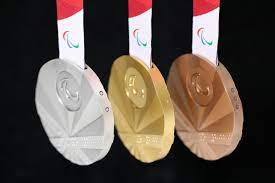 Richard oribe, nadador con parálisis cerebral, consiguió 16 medallas en seis juegos paralímpicos, de las cuales ocho son de oro, seis de plata y dos de bronce. Conoce El Diseno De Las Medallas De Los Juegos Paralimpicos 2020