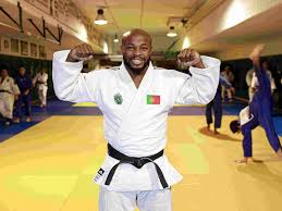 Portugal conseguiu em budapeste a sua segunda melhor prestação em mundiais de judo, depois de jorge fonseca ter conseguido revalidar o seu título mundial e de anri egutidze ter conquistado a medalha de bronze, apenas atrás do registo alcançado em 2019, no primeiro 'ouro' do judoca do sporting e da medalha de prata de bárbara timo. Planete Sporting Clube De Portugal Judo Jorge Fonseca Medaille En Hongrie