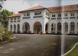 Black And White Architecture Singapore Military Style Black And White House Singapore Colonial Exterior Colonial House Amazing Architecture