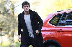 Ich finde es unfassbar wie ignorant man sein kann in solchen zeiten zu meinen sein leben so genießen zu müssen und andere zu gefährden. Vfb Stuttgart Liebesbekenntnis Von Benjamin Pavard Vfb Stuttgart Stuttgarter Nachrichten