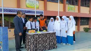 Bimbe ko woh kayu takut tokde besar nyo durie duku kalu de nyo kerik tupa pendek tahun tu nyo durie tokde nak jual ore skampung tupa seko berambak hari hari nyo pakat likung nyo pakat pekong tupa tokleh lari setakat. Wargasmklk 2016