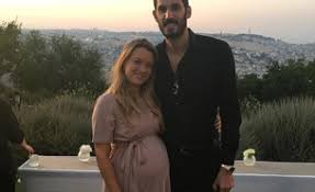 על השאלה הזו רודרמן השיבה כי היא חדשה בטוויטר ולא יודעת איך רושמים בפרטי. ×¢×•×ž×¨×™ ×›×¡×¤×™ Mako ×¡×œ×'×¡