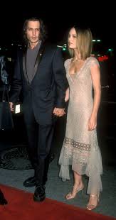 Vanessa Paradis Warum Die 90ies Looks Der Franzosin Die Perfekte Styling Inspiration Sind Vogue Germany