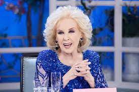 Ciudad de buenos aires (urgente24) mirtha legrand de tinayre o rosa maría juana martínez suárez y su hermana melliza maría aurelia (alias silvia, alias goldie) cumplieron el viernes 80 años.la primera, diva de la tv, siempre se ha negado a confesar su edad, pero la información se conoció gracias a que su ex enemigo, samuel chiche gelblung, pudiese dar con la partida de nacimiento de. Peligra El Regreso De Mirtha Legrand A La Television Tengo Miedo
