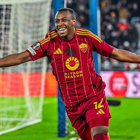 Saud Abdulhamid could not hide his joy after he became the first Saudi Arabian to score in the Europa League. He scored in Roma's 3-0 win over Braga. #3Sports
