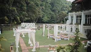 Upi atau universitas pendidikan indonesia ini sudah berdiri sejak tahun 1954, merupakan kampus studi sarjana & pascasarjana dalam bidang ilmu pendidikan di bandung. 7 Tempat Resepsi Pernikahan Outdoor Di Bandung Blog Hotel Bobobox Indonesia