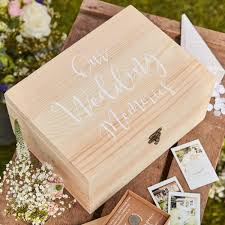 So sind auch die geladenen gäste dafür verantwortlich, denn originelle hochzeitsgeschenke werden der braut und dem bräutigam zeigen, wie sehr man die beiden. Geschenke Fur Das Brautpaar Besondere Geschenkideen Fur Die Hochzeit