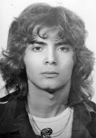 Il coatto antico è quello generalmente sui quarant'anni, che porta ancora il brillocco all'orecchio, capelli brizzolati. Blog Famija Arciunesa