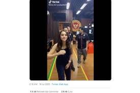 Have you see the state of her body? Klarifikasi Artis Ftv Hana Hanifah Disebut Lakukan Goyang Tiktok Di Kantor Bin Halaman All Kompas Com