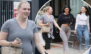 A pregnancy mirror selfie from harry's wife (picture: Harry Kane S Pregnant Wife Katie Leaves Gym With Her Friends Following Prenatal Workout Daily Mail Online