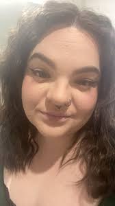 What are the pros and cons of a vertical labret piercing?