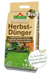 Die hier vorgestellten herbstdünger stärken den rasen vor dem winter und garantieren einen guten start in die nächste gartensaison. Florissa Naturlich Bio Herbst Dunger Gegen Trockenheitsschaden Und Frostschaden Im Rasen Und Bei Gartenpflanzen 7 5 Kg Fur Bis Zu 150 M Amazon De Garten