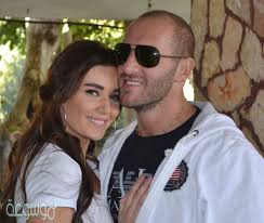 تغييرات جمالية اعتمدتها سيرين عبد النور في اطلالاتها بمسلسل دور العمر وفاجأت الجمهور بها استعدادا لدورها الجديد الذي يبدو بأنها ستلعب به أكثر من شخصية بعدما ظهرت بصور من الكواليس بأكثر من نيو لوك لها، واحدثها تسريحة. Ù…Ù† Ù‡Ùˆ Ø²ÙˆØ¬ Ø³ÙŠØ±ÙŠÙ† Ø¹Ø¨Ø¯Ø§Ù„Ù†ÙˆØ± Ø§Ù„Ø­Ù‚ÙŠÙ‚ÙŠ Ù…ÙˆØ³ÙˆØ¹Ø© Ù†Øª