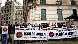 Bunu yaparken işçiyi hangi gerekçe ile işten çıkardığını bir kod numarasıyla işaretliyor. Djaaloifnz4apm