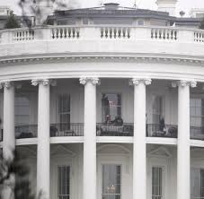 White house ), is a gebaide in washington, d.c., is da amtssitz und de offizieje residenz vom presidentn vo de vaoanigtn stootn. Obamas Amtssitz Schusse Auf Das Weisse Haus Kugel Steckt Im Fenster Welt