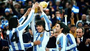 Les deux équipes se présentent sur le terrain pour leur dernier match de poule avec le même jeu de l'intendant de l'équipe de france a oublié les maillots bleu. Foot123 Retro 1978 Premiere Pour L Argentine