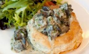 Recette Escargots Sauce Cremeuse A L Ail Sur Vol Au Vent Escargot Recipe Recipes Food