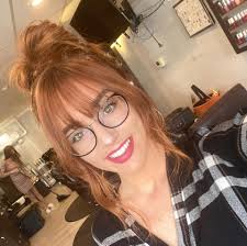 Shannon Flora's Instagram, Twitter & Facebook