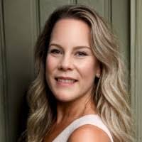 Lisa Gash's Instagram, Twitter & Facebook