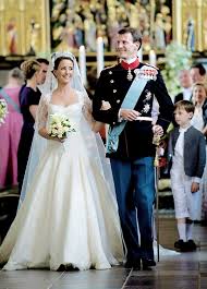 Marie And Joachim Of Denmark Brautkleid Prinzessin Konigliche Hochzeitskleider Und Royale Hochzeiten