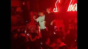 서울 여러 곳곳에 이러한 작은 구멍이 뚫려있다. 190619 ì·¨í•œ ì°½ëª¨ ì— ë¹„ì…˜ë®¤ì§ ì§ìº  Band ë¼ì´ë¸Œ í™ëŒ€ ì‹±í¬í™€ ë‹¨ì²´ë¡œ ë†€ëŸ¬ì˜¨ì˜ìƒ ì°½ëª¨ ìœ¤ì§„ì˜ ë¦´ëŸ¬ë§ì¦ˆ í•´ì‰¬ìŠ¤ì™„ Youtube