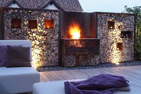 Grill In Sichtschutzwand Integriert Fur Gemutliche Sitzecke Feuerstelle Garten Sichtschutzwande Sichtschutzwand Garten