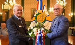 Op speciale evenementen zoals de anjerconcerten en tijdens de nederlandse veteranendag wordt aan de bezoekers anjers verstrekt om zo hun waardering voor nederlandse veteranen te tonen. Fpd0ragghpv37m