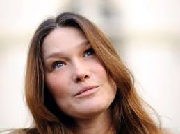 In this week's model showdown, it's bella hadid vs. Carla Bruni Sarkozy Als Arbeiterskulptur Panorama