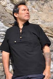 Avec elle, l'on se sent élégante, discrète et cependant ne ressemblant à aucune autre. Chemise Tunique Homme Col Mao Chemises En Coton Homme Boutique Perou