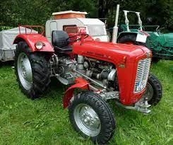 It features a 35 hp (26 kw) engine. Massey Ferguson Mf35 Wurde Gebaut Von 1956 64 Mit 3 Und 4 Zyl Dieselmotoren Und 33 42ps Traktorent Traktoren Oldtimer Traktoren Traktor