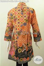 Model baju atasan terbaru wanita yang bisa anda ikuti di tahun ini adalah detail ruffle cantik pada sisi lengan blouse polos. Desain Baju Batik Wanita Atasan Dress Batik Kerah Miring Untuk Wanita Gemuk Tampil Gaya Dan Mempesona Dr6894p Xxl Toko Batik Online 2021