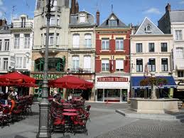 Saint Quentin Cafe Terrace Flower Bedecked Fountain Shops And Facades Of Houses In The Rue Croix Belle Porte Street Voyage En France Tourisme Saint Quentin