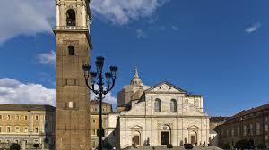 Un ricco programma, costato 300 mila grazie all'ausilio del main sponsor iren, garantirà ben cinque giornate di festa. Cattedrale Di San Giovanni Battista Piemonte Italia