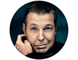 Skæve og charmerende fortællinger af svensk forfatter Fredrik Backman!