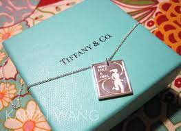 Run Like A Girl The 2009 Nike Women S Marathon Tiffany Co Necklace What Will They Come Up With This Y Nike Womens Marathon Run Like A Girl Girls Be Like