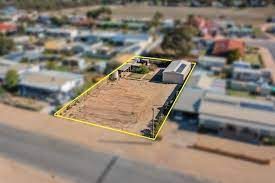 Built inside a secure razor wire compound with the latest security system with 8 individual cameras, the compound is monitored 24/7 for your peace of mind. 44 Real Estate Properties For Sale In Ardrossan Sa 5571 Domain