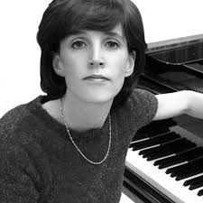 Sandra Kettle's Instagram, Twitter & Facebook