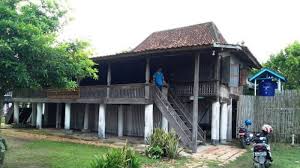 Rumah adat sumatera yang keempat adalah rumah adat sumatera selatan atau rumah limas. Rumah Limas 100 Tiang Warisan Pangean Ini Dibangun Tahun 1811 Masih Kokoh Halaman All Sriwijaya Post