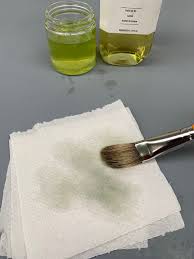 This video gives you step by step instruction for removing dried oil paint from your brushes allowing you restore unusable brushes. Cleaning Brushes Without Solvents Just Paint