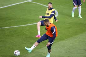Benzema last played for france in october 2015, scoring twice, then fell out with deschamps amid a benzema and mbappe have enjoyed the best season of their careers, with the mobile benzema. Benzema Which Club Wouldn T Sign Mbappe Without Hesitating Managing Madrid