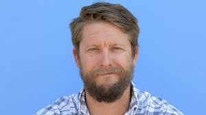 U.S. Navy SEAL quits job in commercial real estate to follow instinct