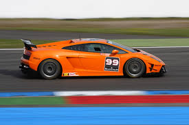 El que lamborghini le entregó al papa es el séptimo, y fue fabricado especialmente para él. Commons Featured Picture Candidates Log May 2010 Wikimedia Commons