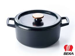 Made from cast iron, which spreads heat evenly through the pan and retains the heat for a long time. Round Dutch Oven Cast Iron Casserole Black Buy Online At Pfannenprofis De