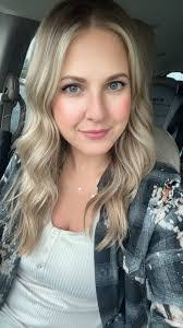 Stephanie Burkett's Instagram, Twitter & Facebook