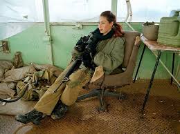 She won the miss israel title in 2004 and went on to represent israel at the 2004 miss universe. Image Result For Gal Gadot In Israel Defense Forces Female Soldier Military Girl Israeli Girls
