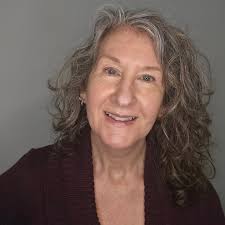 Anyone else agree with me that Denise from Maid is the female version of  Morgan Freeman, her voice is so calming 😊